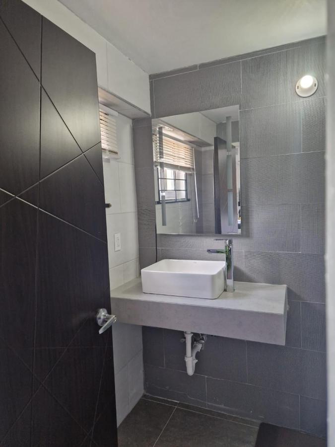 Amharic Hotel Kingston Bagian luar foto