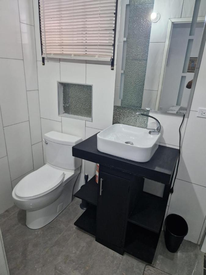 Amharic Hotel Kingston Bagian luar foto